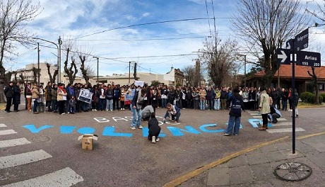 «BASTA DE VIOLENCIA» FUE EL MENSAJE EN LA MOVILIZACIÓN DE LOS DOCENTES