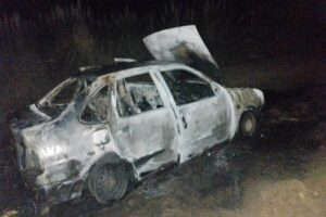 INCENDIO DE UN AUTOMÓVIL EN EL CAMINO REAL A MECHITA