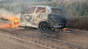 OTRO VEHÍCULO SUFRIÓ UN INCENDIO EN UN CAMINO RURAL DE ALBERTI