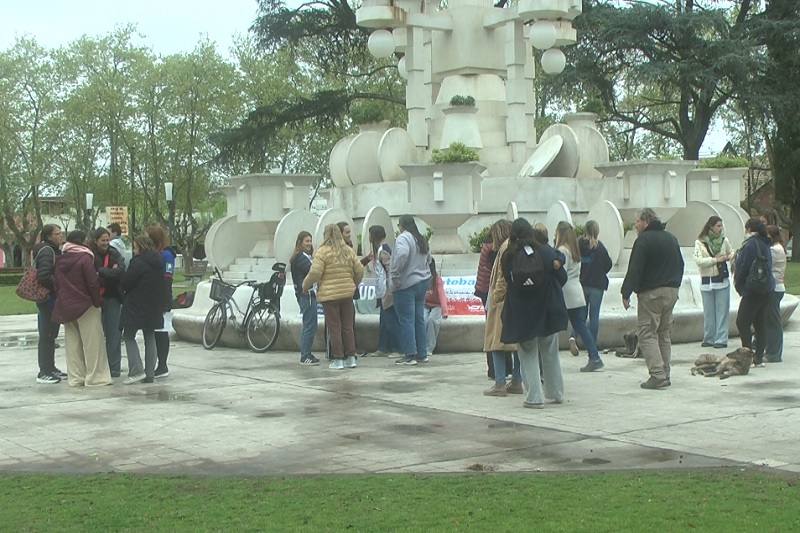 DOCENTES SE MOVILIZARON EN PLAZA ARIAS EN RECLAMO DE MAYOR SEGURIDAD EN LAS ESCUELAS